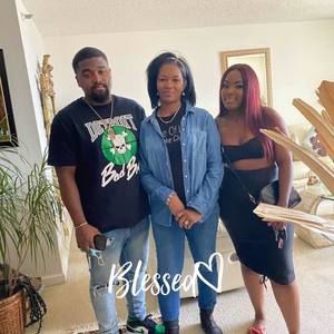 Meet your Posher, Stephanie